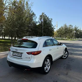 Infiniti FX35 2010
