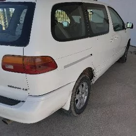 Toyota Sienna 1999