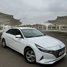 Hyundai Elantra 2022