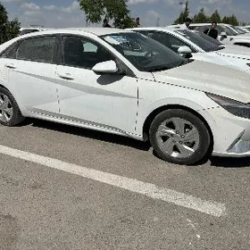 Hyundai Elantra 2023
