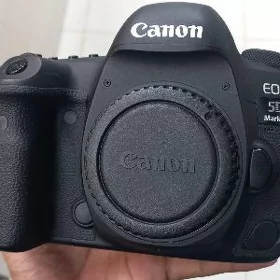 Canon D5 mark IV