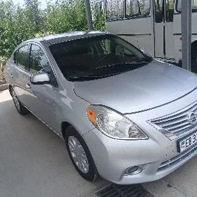 Nissan Versa 2012