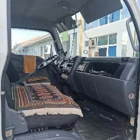 Mitsubishi Canter 2013