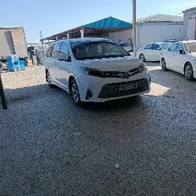 Toyota Sienna 2018