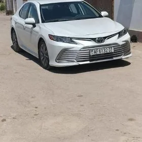Toyota Camry 2021