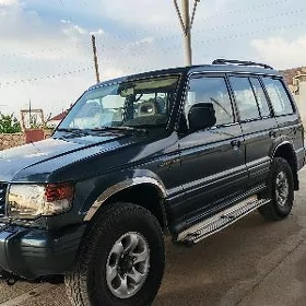 Mitsubishi Montero 1995