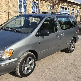 Toyota Sienna 2002
