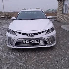 Toyota Camry 2021