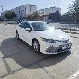 Toyota Camry 2021