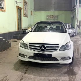 Mercedes-Benz C350 2011