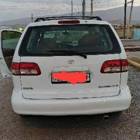 Toyota Sienna 1999
