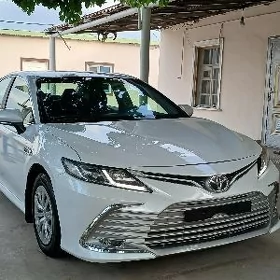 Toyota Camry 2021