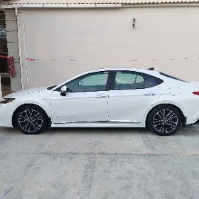 Toyota Camry 2025