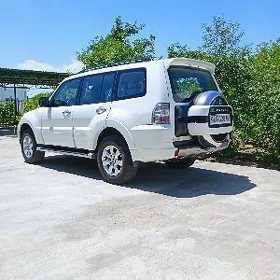 Mitsubishi Pajero 2009