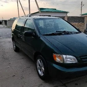 Toyota Sienna 1999