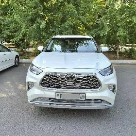 Toyota Highlander 2021