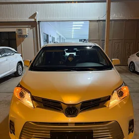 Toyota Sienna 2019