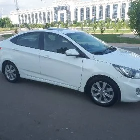 Hyundai Accent 2013