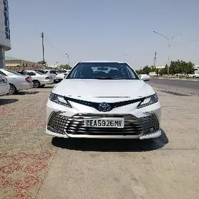 Toyota Camry 2021