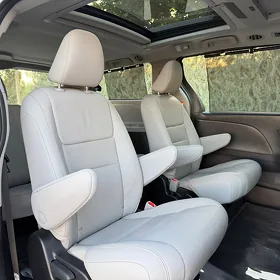 Toyota Sienna 2019