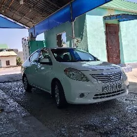 Nissan Versa 2012
