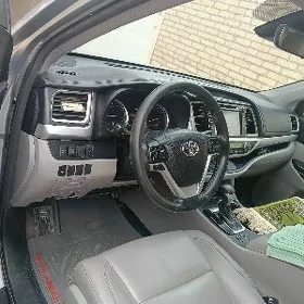 Toyota Highlander 2018