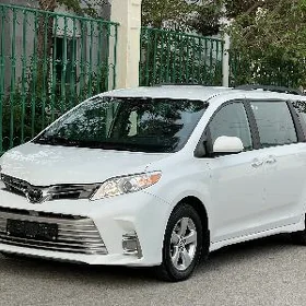 Toyota Sienna 2019