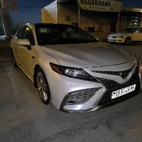 Toyota Camry 2021