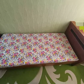 кровать