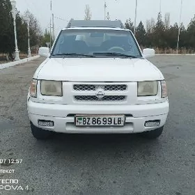 Nissan Pathfinder 2000