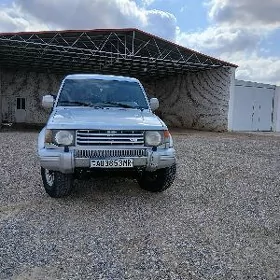 Mitsubishi Pajero 1995
