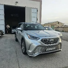 Toyota Highlander 2021