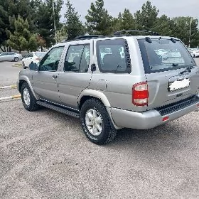 Nissan Pathfinder 2000
