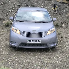 Toyota Sienna 2012