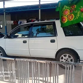 Mitsubishi Chariot 1997