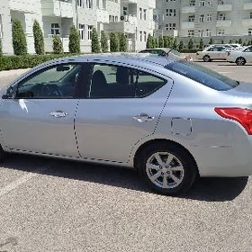 Nissan Versa 2012