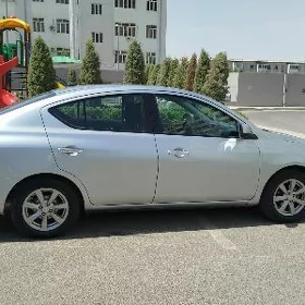 Nissan Versa 2011