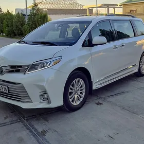 Toyota Sienna 2018