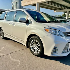 Toyota Sienna 2020