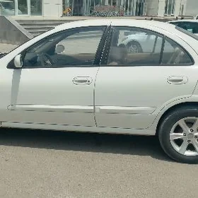 Nissan Sunny 2011