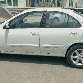 Nissan Sunny 2011