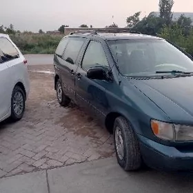 Toyota Sienna 1999