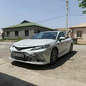 Toyota Camry 2021