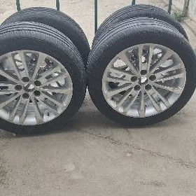 245/45 ZR18