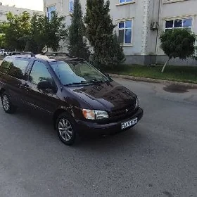 Toyota Sienna 1999