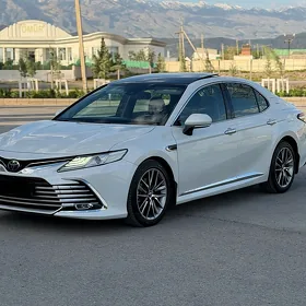 Toyota Camry 2019