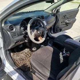 Nissan Versa 2012