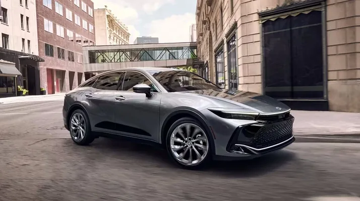 Toyota готовит рестайлинг трех моделей семейства Crown
