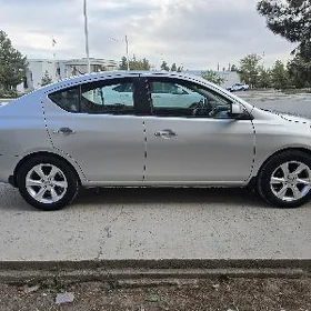 Nissan Versa 2012