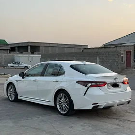Toyota Camry 2021